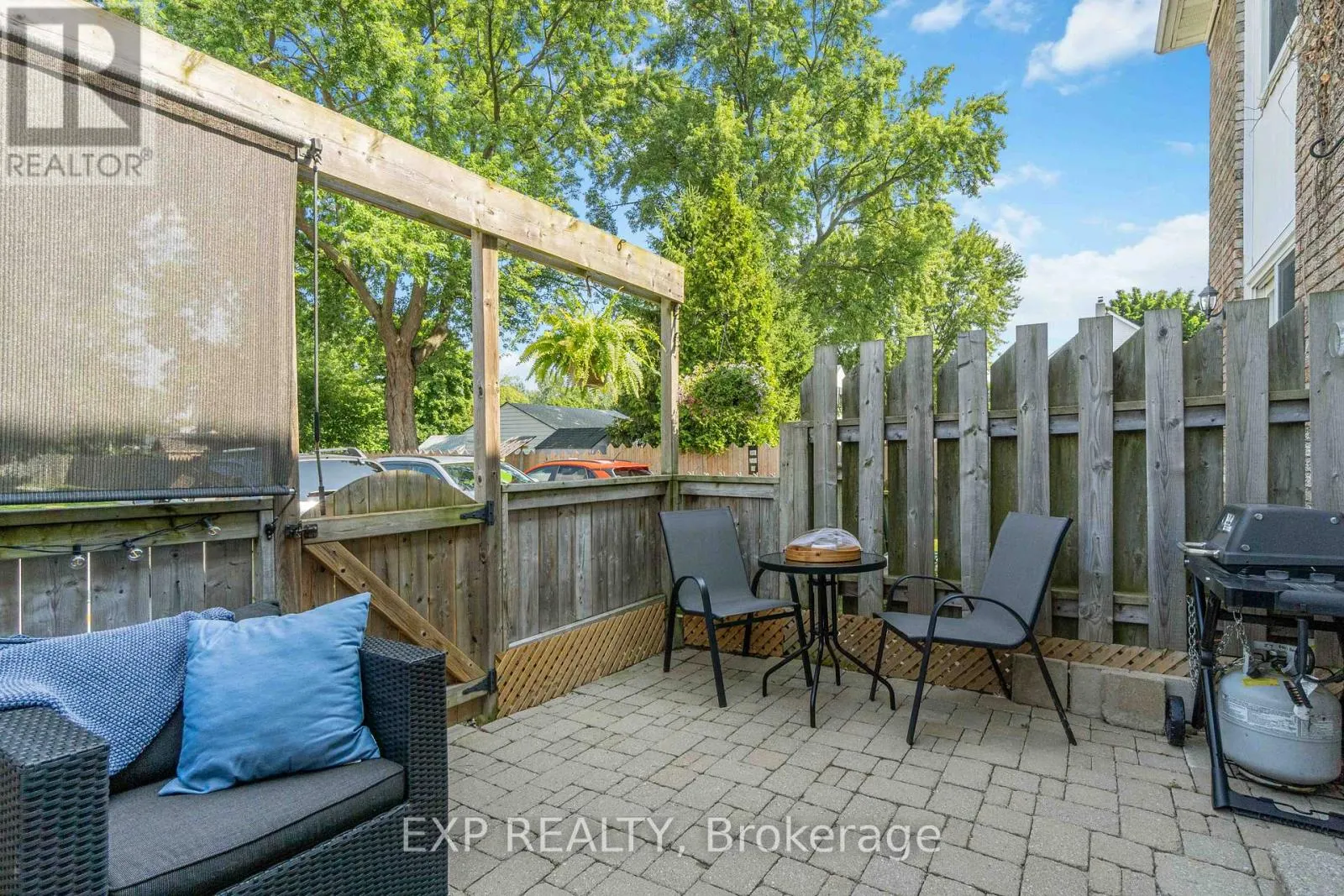 6 - 847 ROSS AVENUE, #6