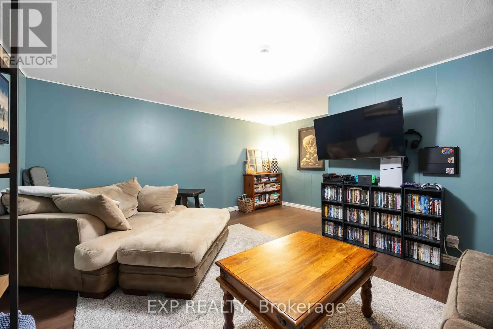 6 - 847 ROSS AVENUE, #6