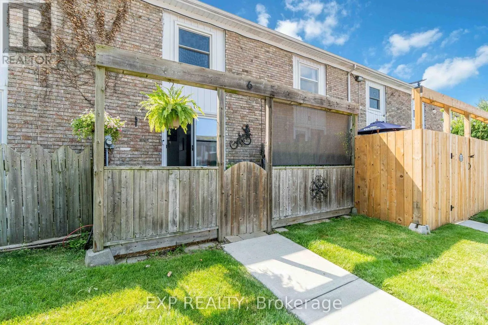 6 - 847 ROSS AVENUE, #6
