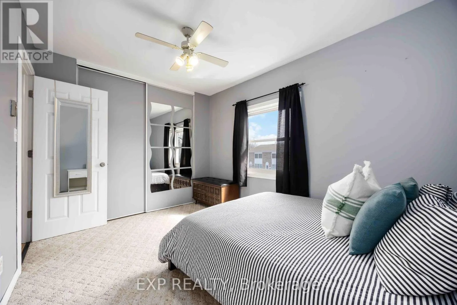 6 - 847 ROSS AVENUE, #6