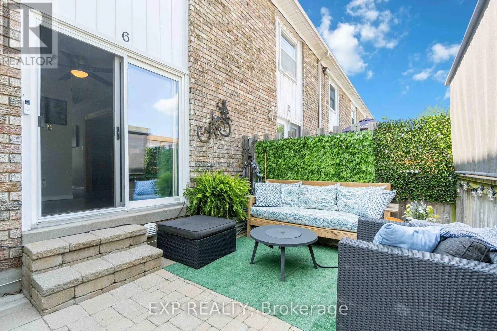 6 - 847 ROSS AVENUE, #6