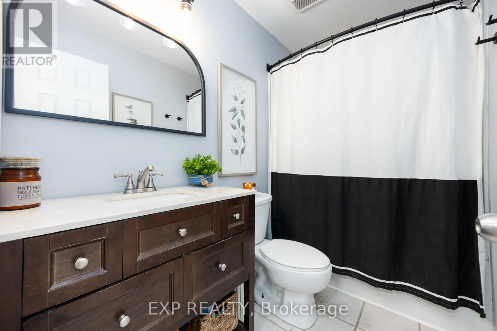 6 - 847 ROSS AVENUE, #6