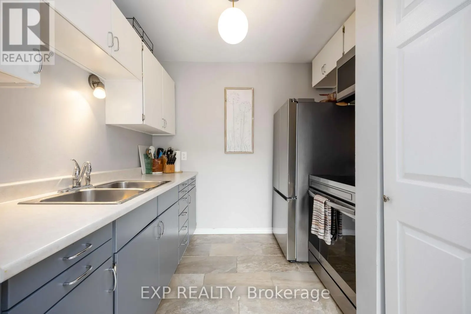 6 - 847 ROSS AVENUE, #6
