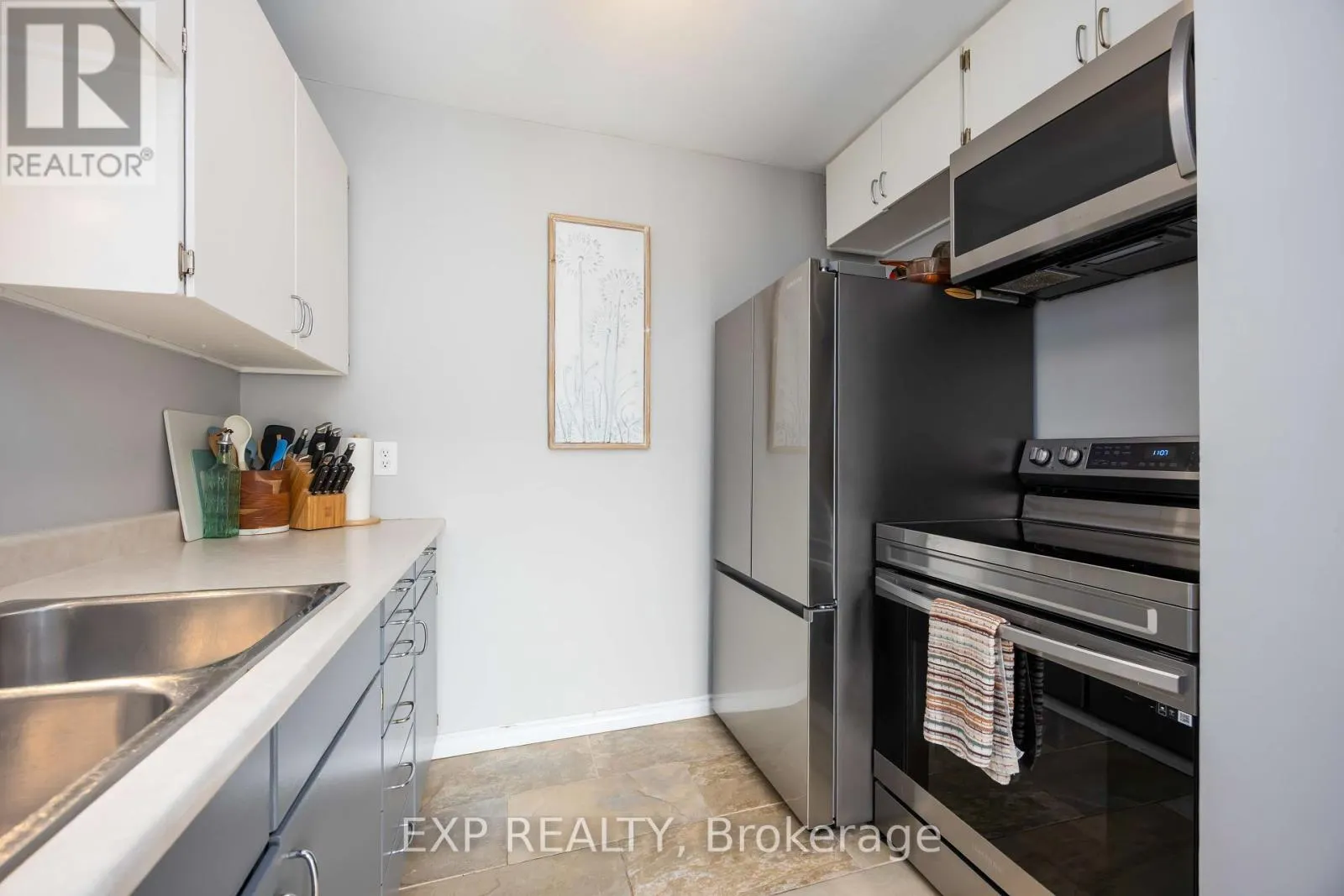 6 - 847 ROSS AVENUE, #6