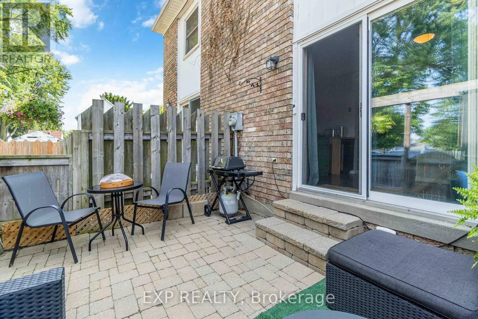 6 - 847 ROSS AVENUE, #6