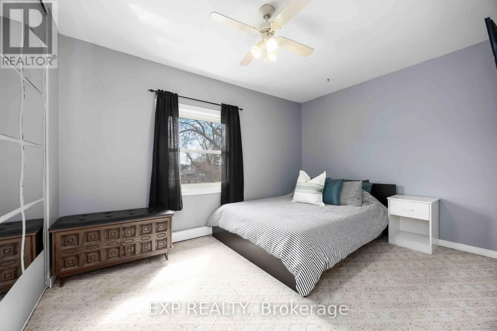 6 - 847 ROSS AVENUE, #6