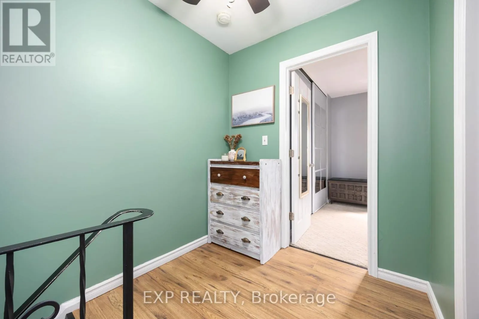 6 - 847 ROSS AVENUE, #6