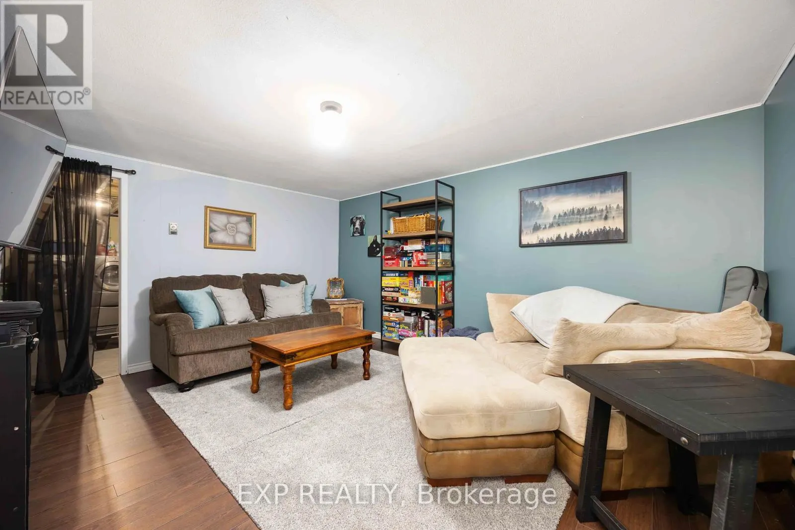 6 - 847 ROSS AVENUE, #6