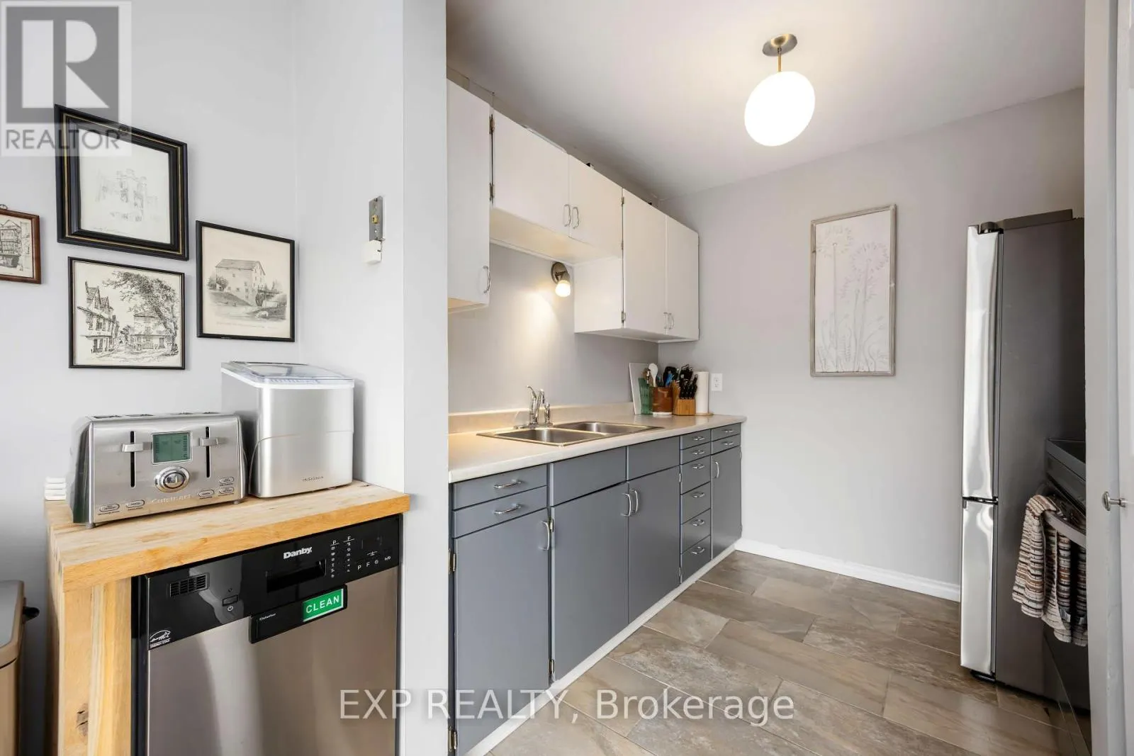 6 - 847 ROSS AVENUE, #6