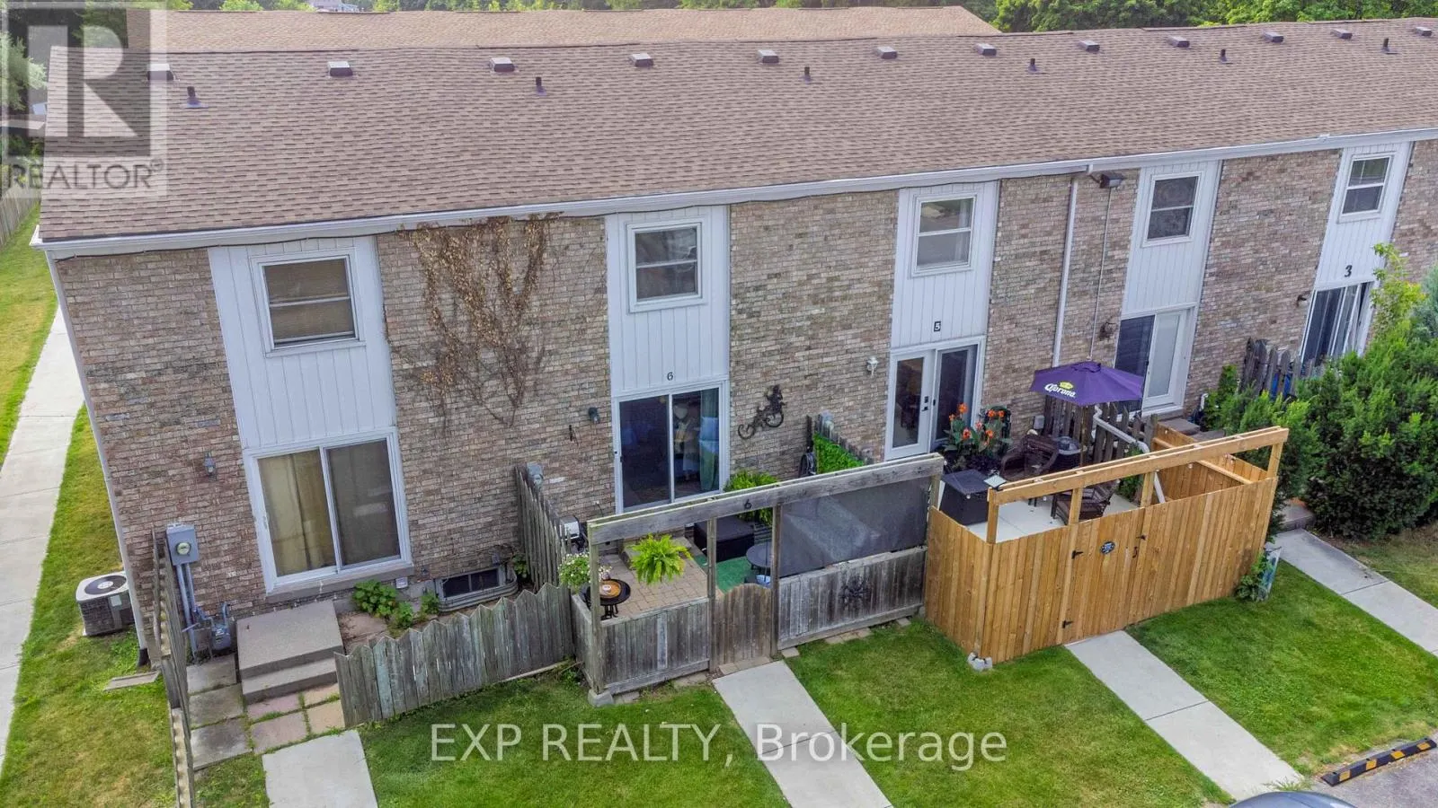 6 - 847 ROSS AVENUE, #6