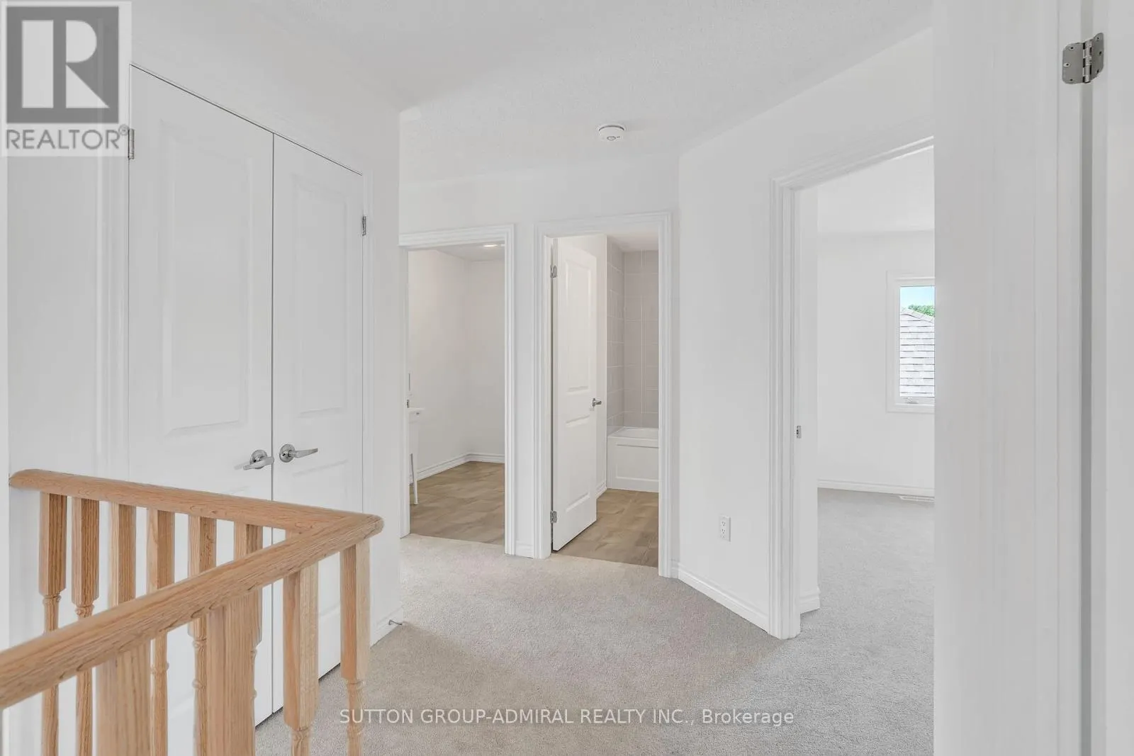 32 HILLCROFT WAY