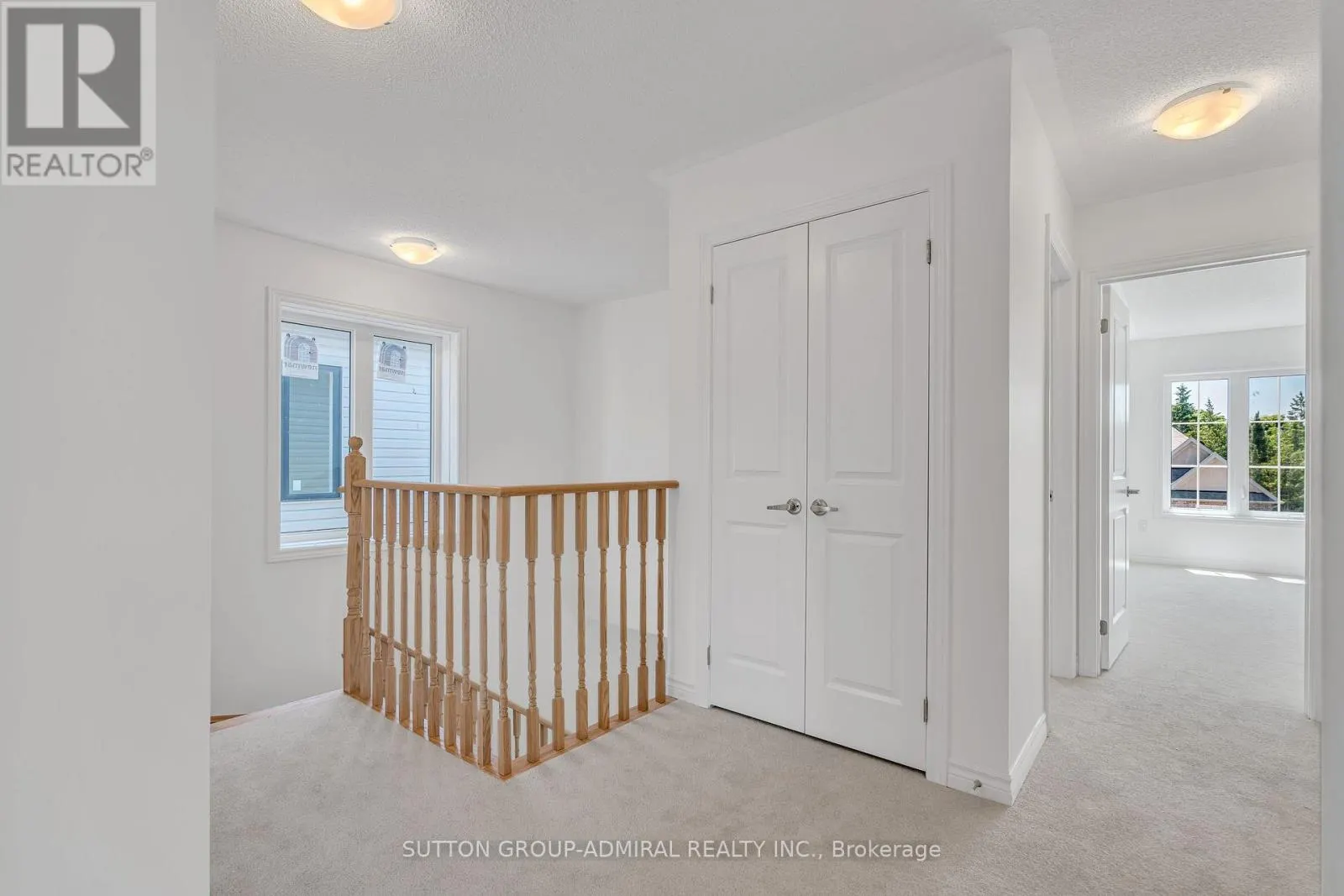 32 HILLCROFT WAY