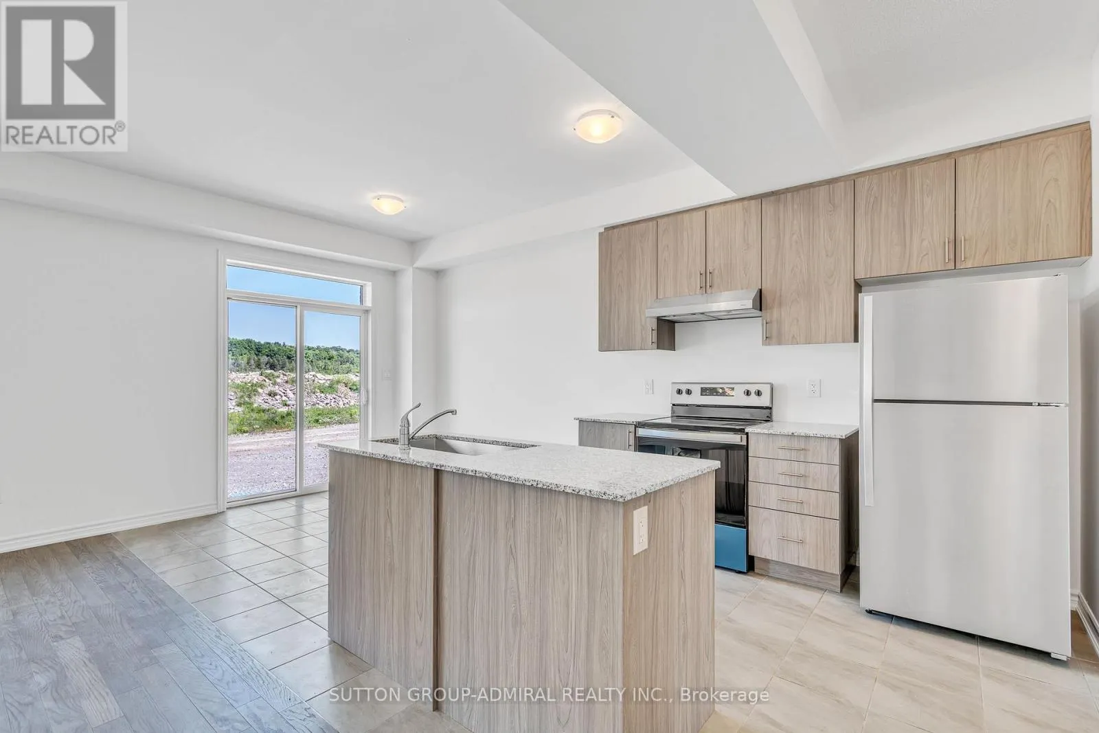 32 HILLCROFT WAY