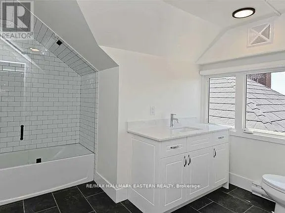 402 - 1354 YOUNGS POINT ROAD, #402