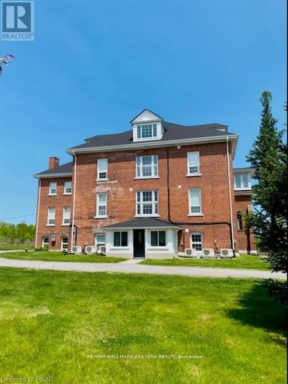 402 - 1354 YOUNGS POINT ROAD, #402