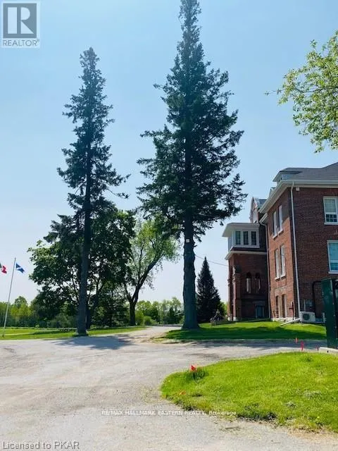 402 - 1354 YOUNGS POINT ROAD, #402