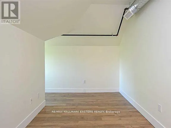 402 - 1354 YOUNGS POINT ROAD, #402