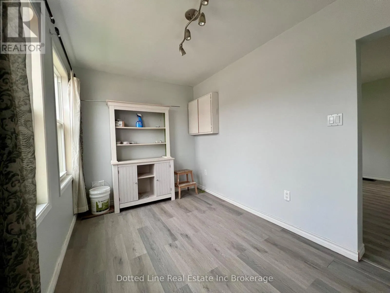 156 BORDEN AVENUE