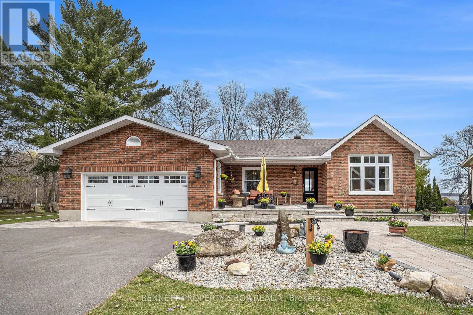 16084 LAKESIDE DRIVE
