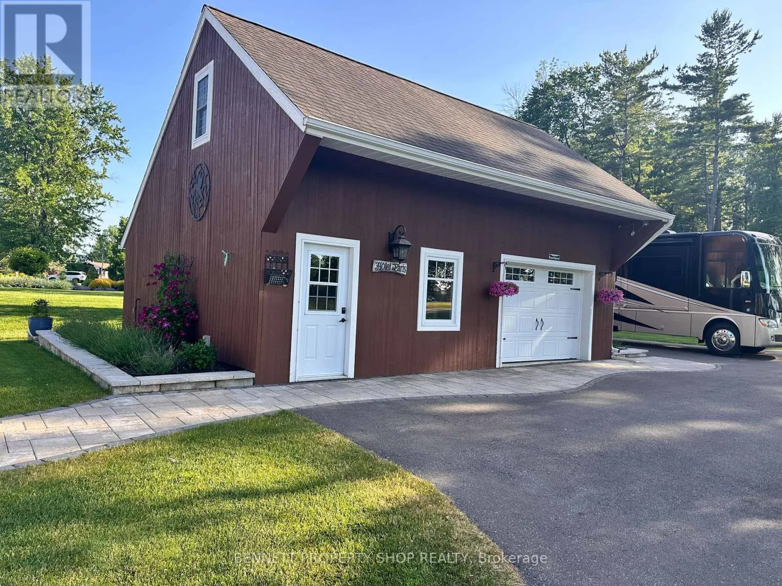 16084 LAKESIDE DRIVE
