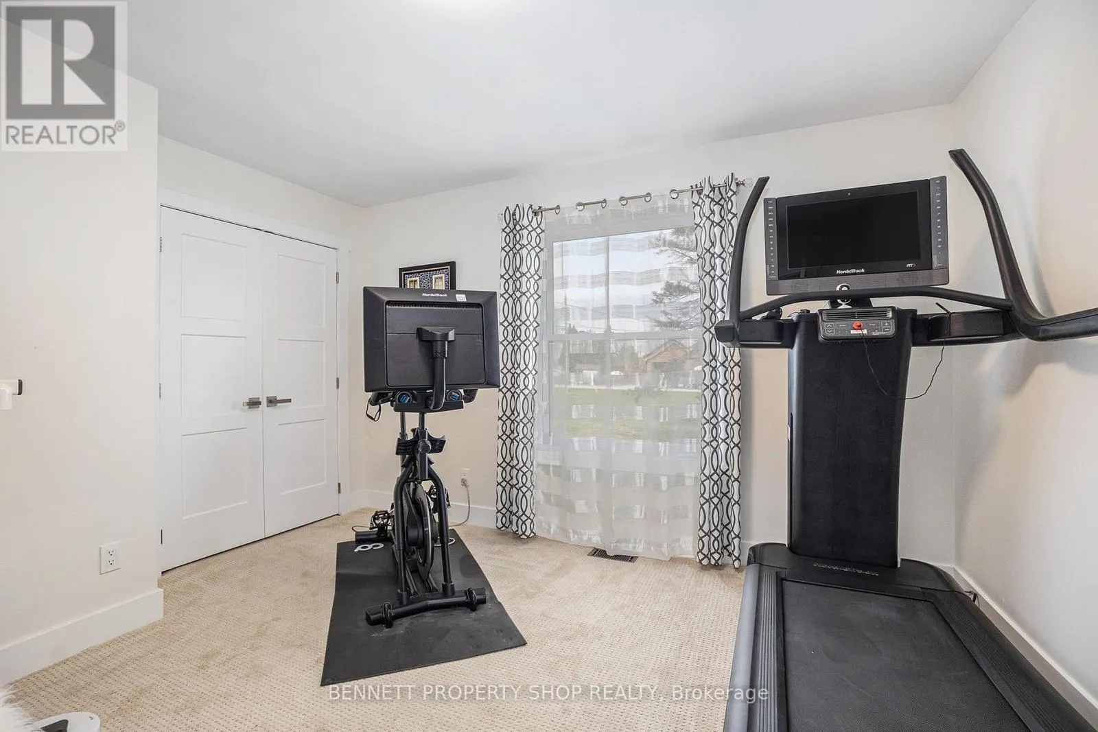 16084 LAKESIDE DRIVE