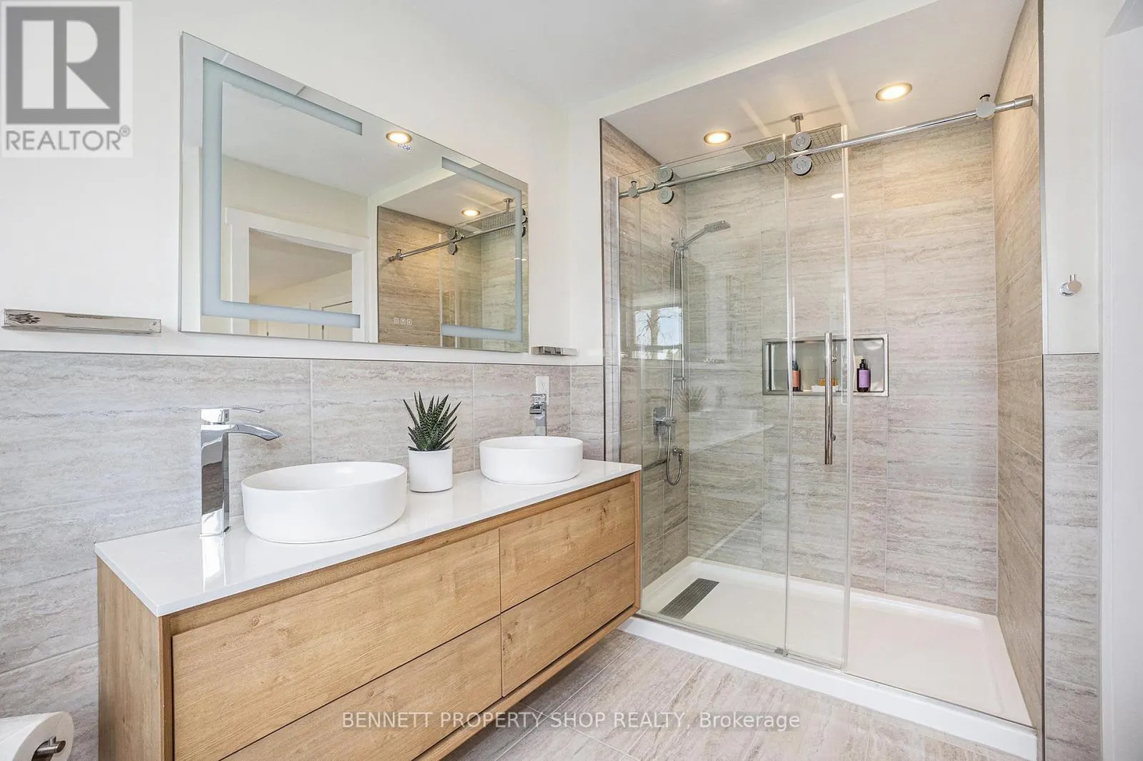 16084 LAKESIDE DRIVE
