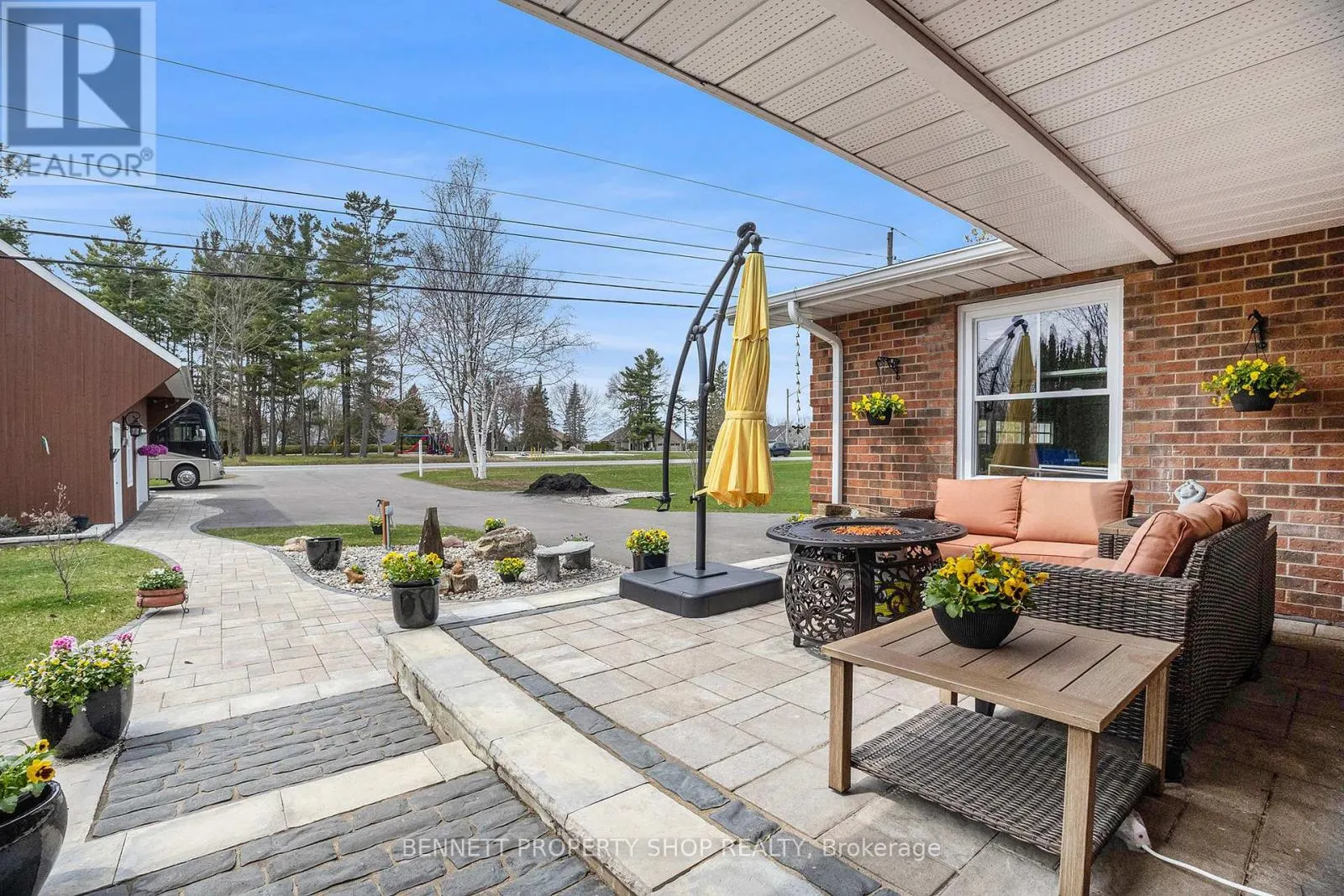 16084 LAKESIDE DRIVE