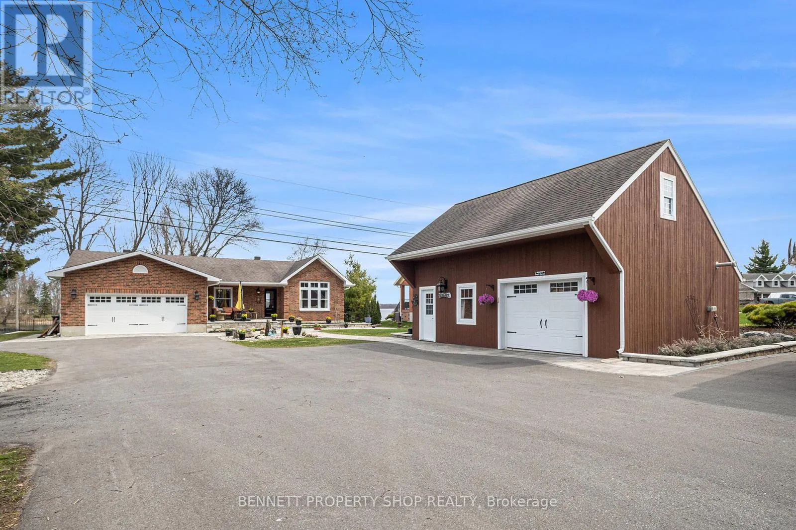 16084 LAKESIDE DRIVE