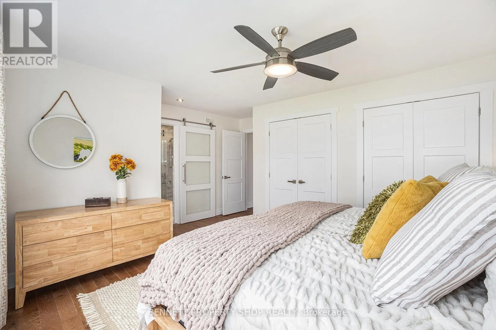 16084 LAKESIDE DRIVE