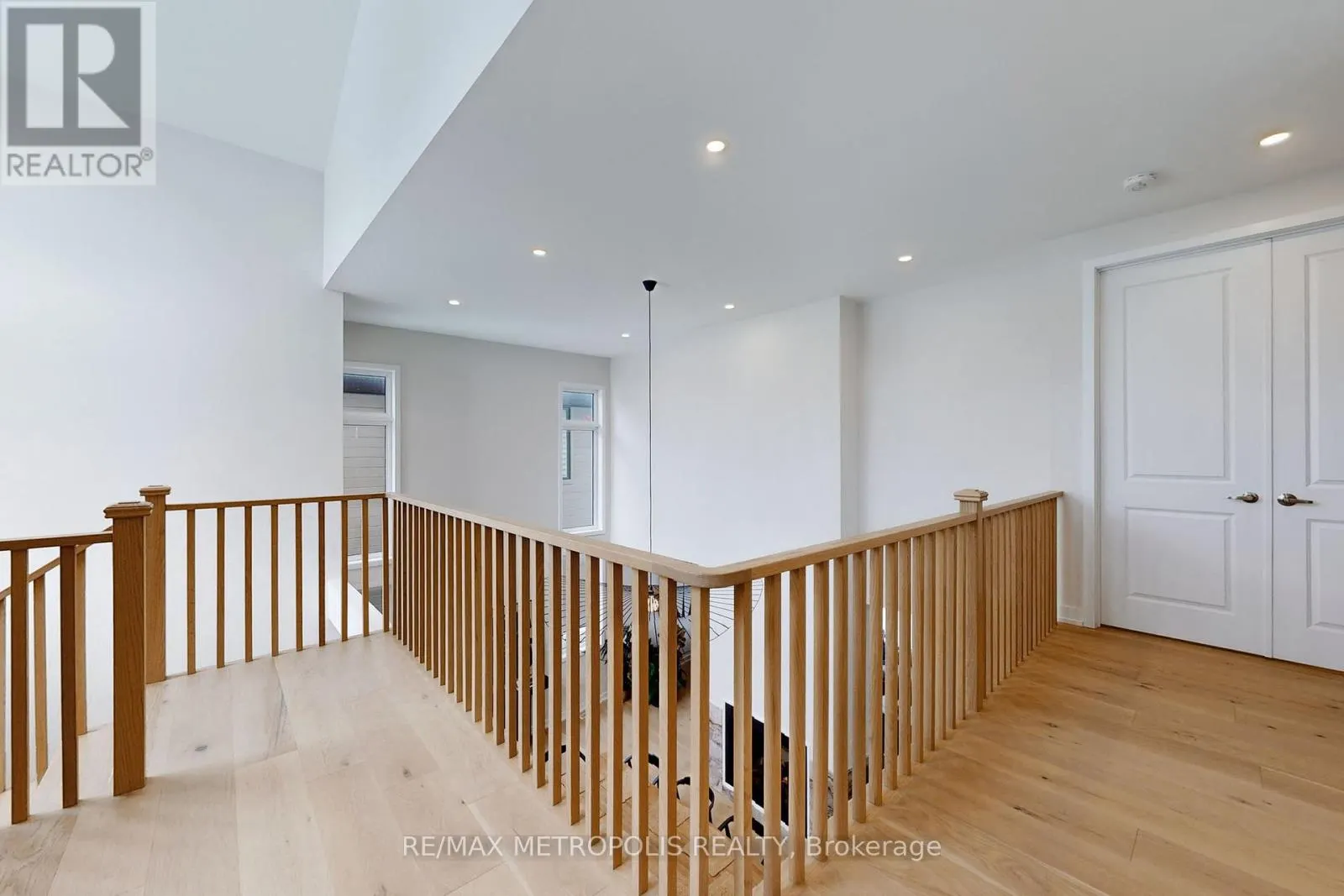 104 STONELEIGH DRIVE