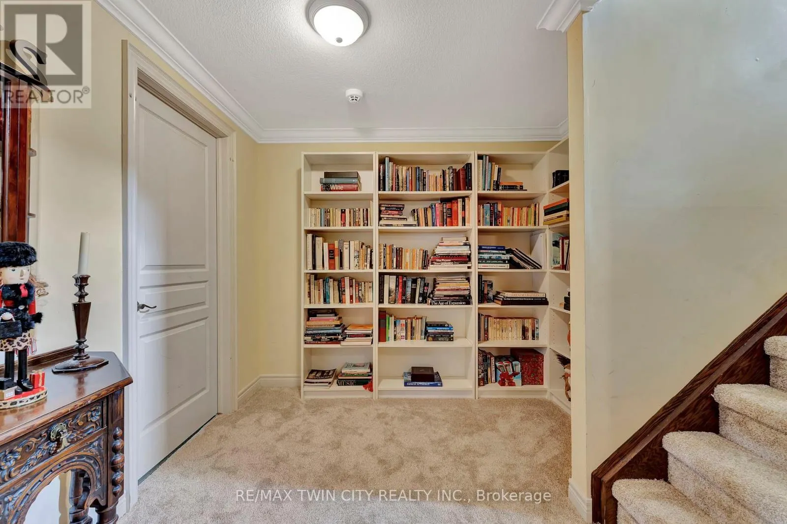 32 COBBLESTONE DRIVE