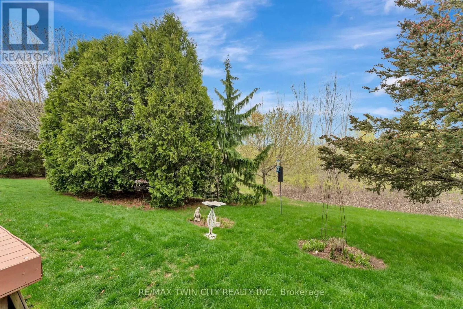 32 COBBLESTONE DRIVE