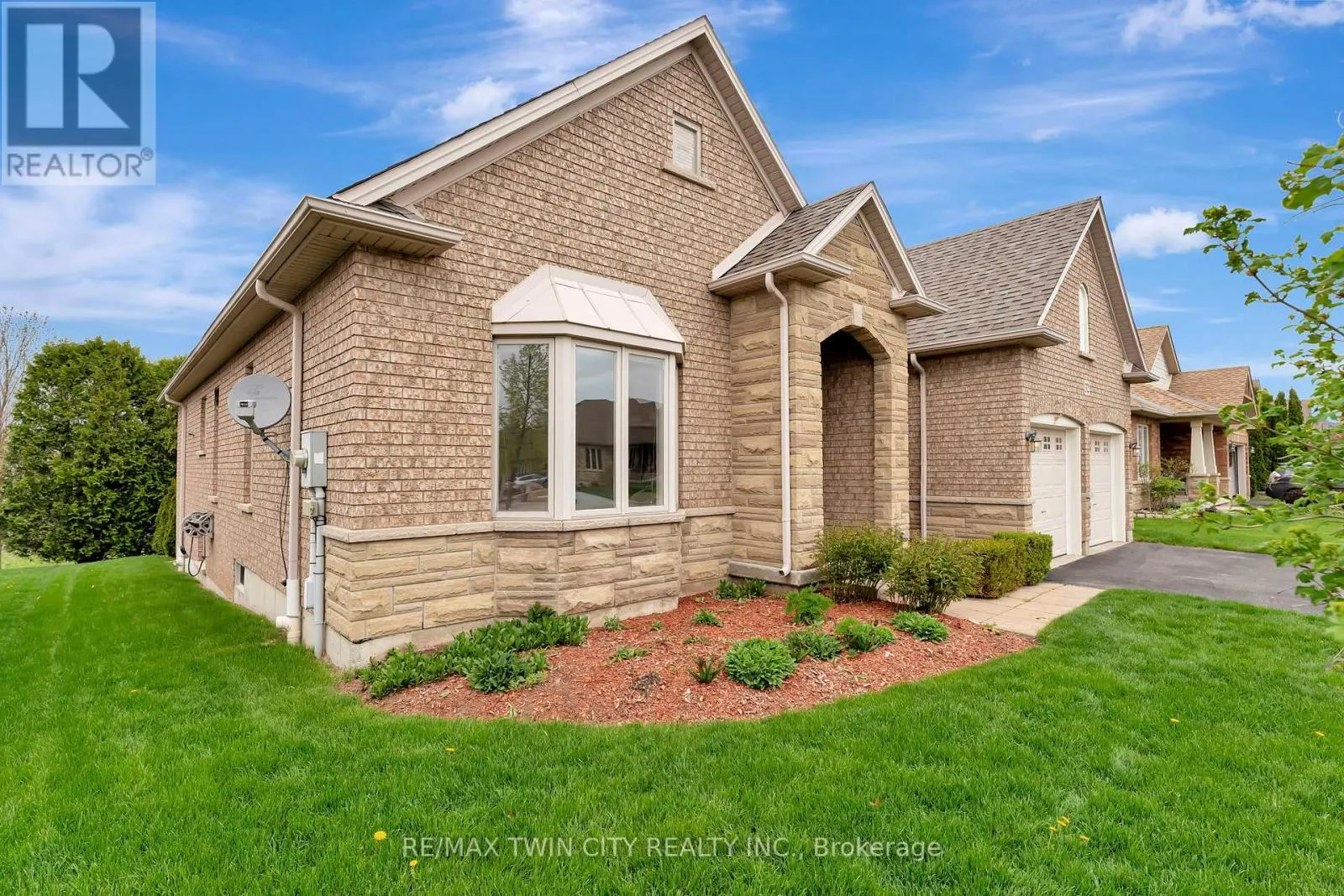 32 COBBLESTONE DRIVE