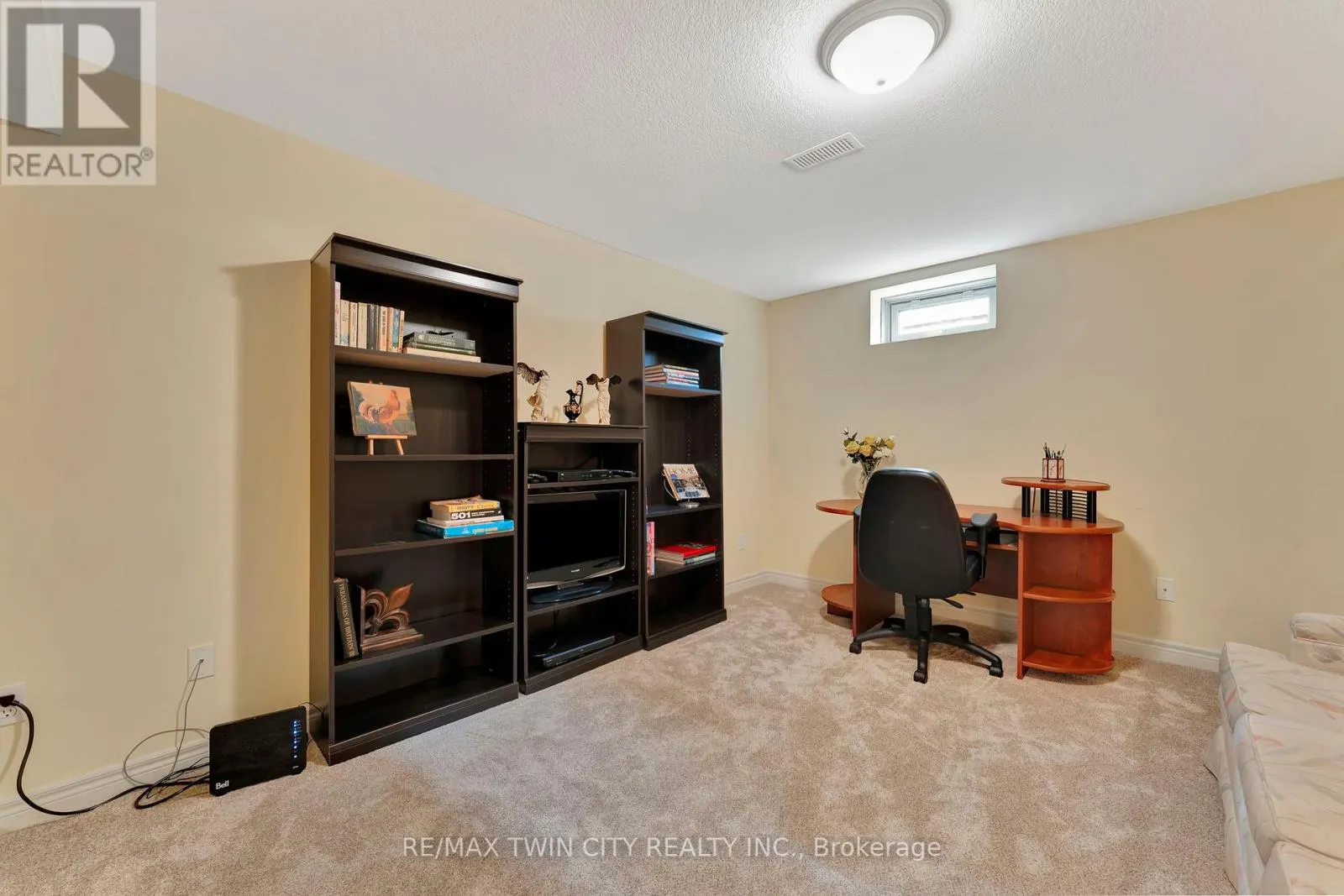 32 COBBLESTONE DRIVE