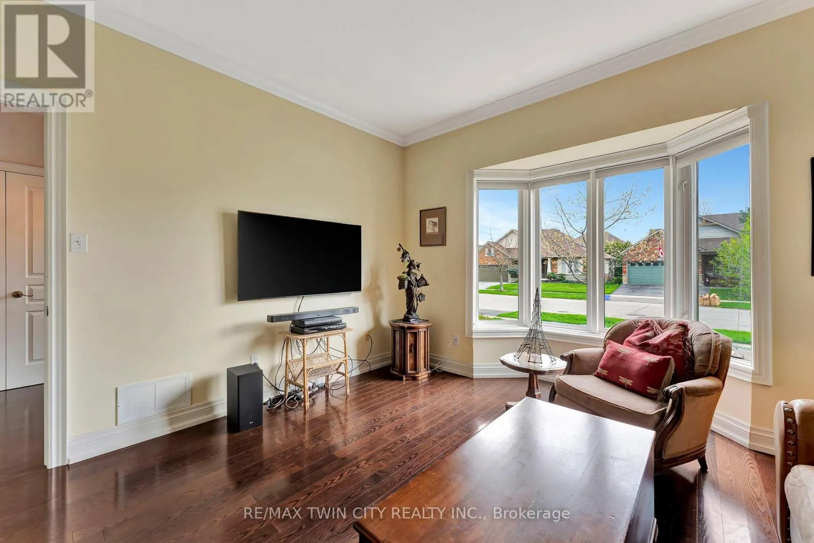 32 COBBLESTONE DRIVE