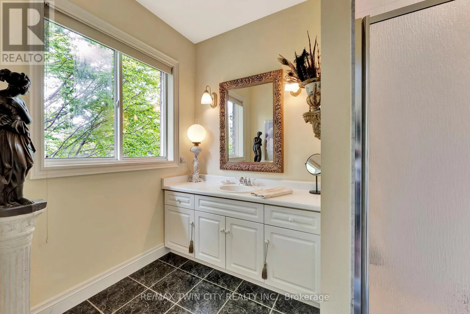 32 COBBLESTONE DRIVE
