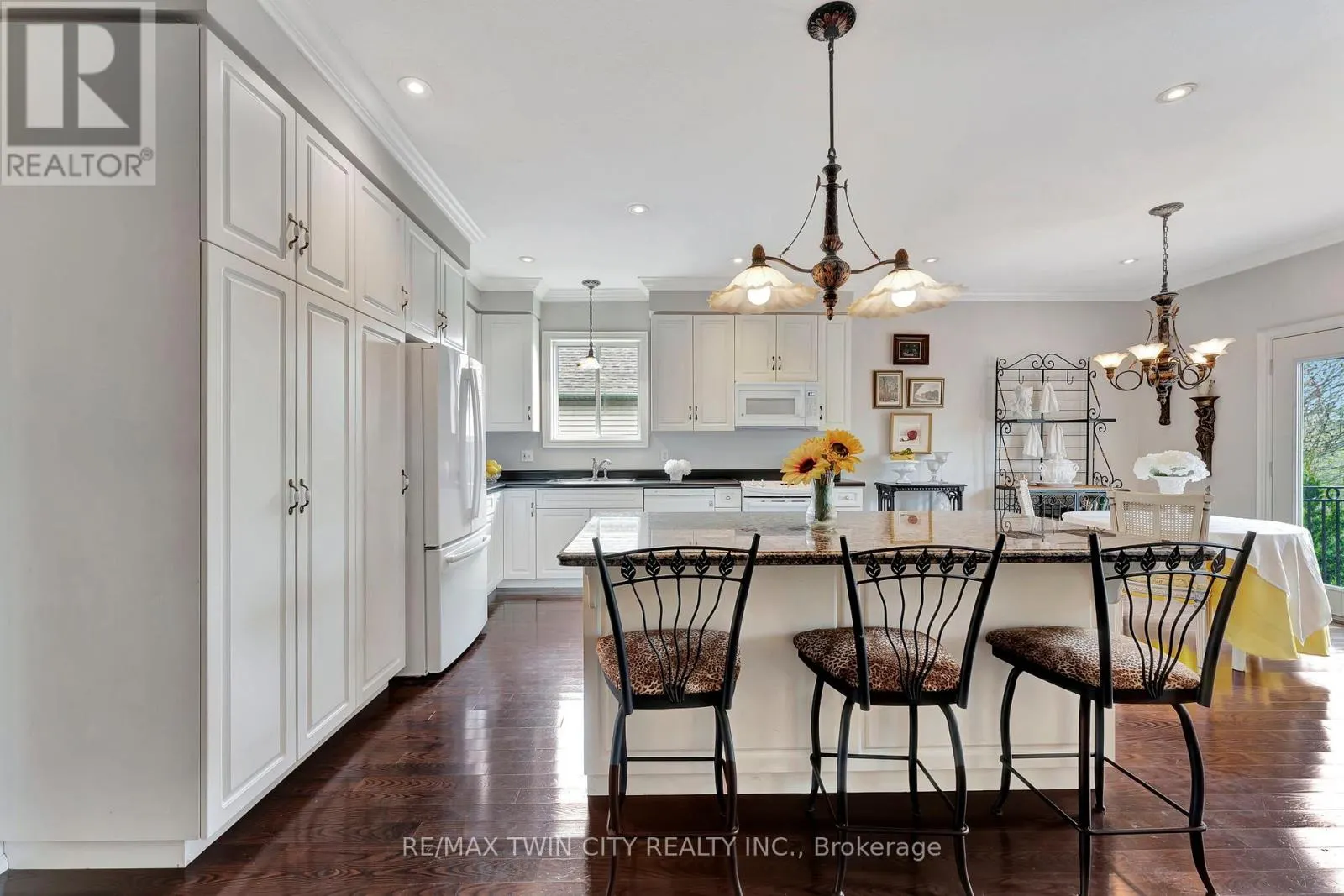 32 COBBLESTONE DRIVE