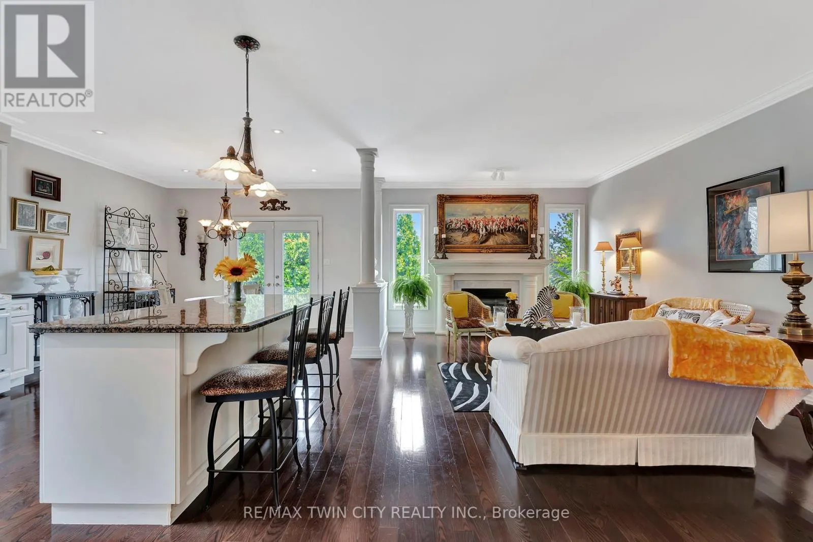 32 COBBLESTONE DRIVE