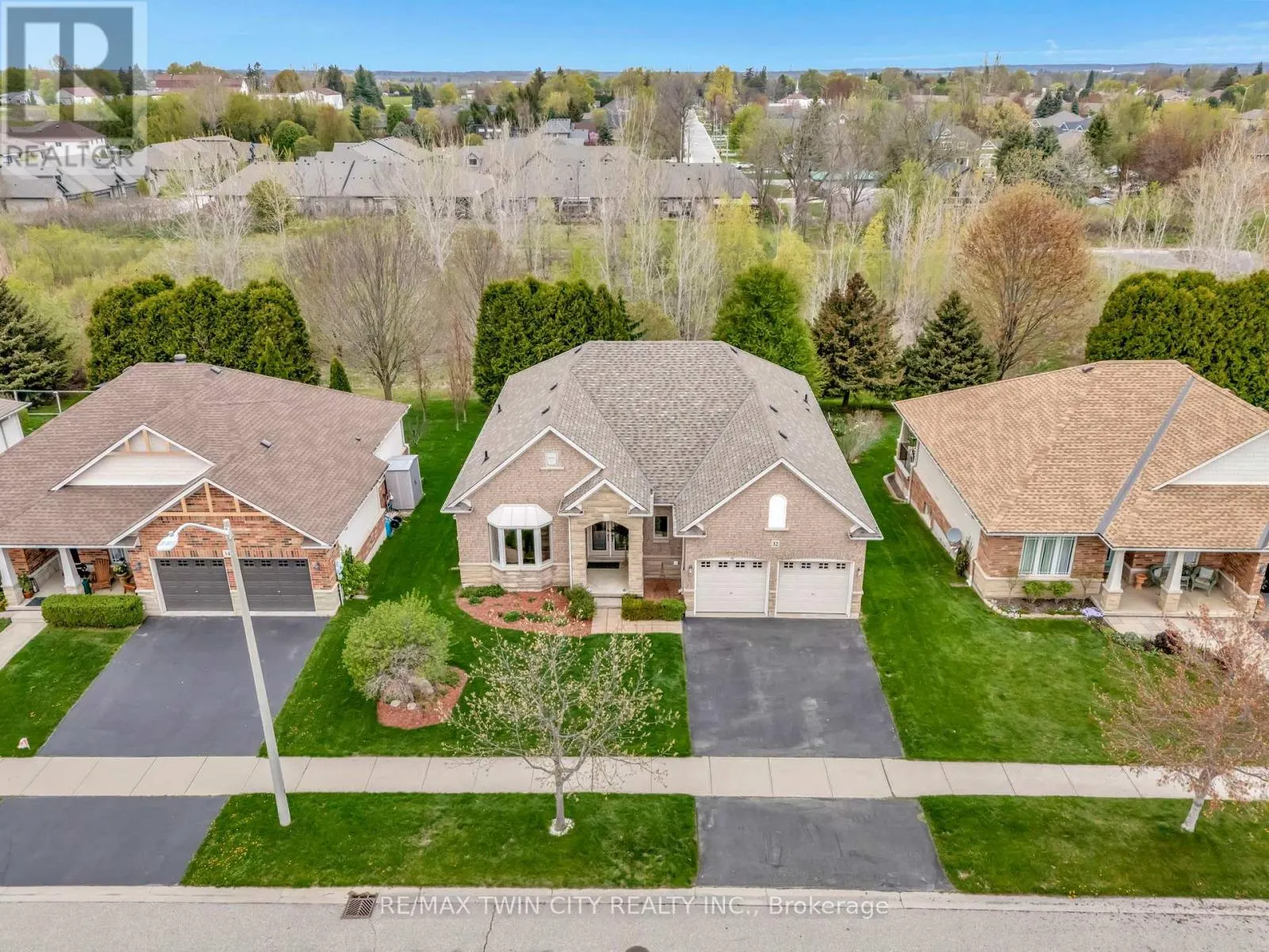 32 COBBLESTONE DRIVE