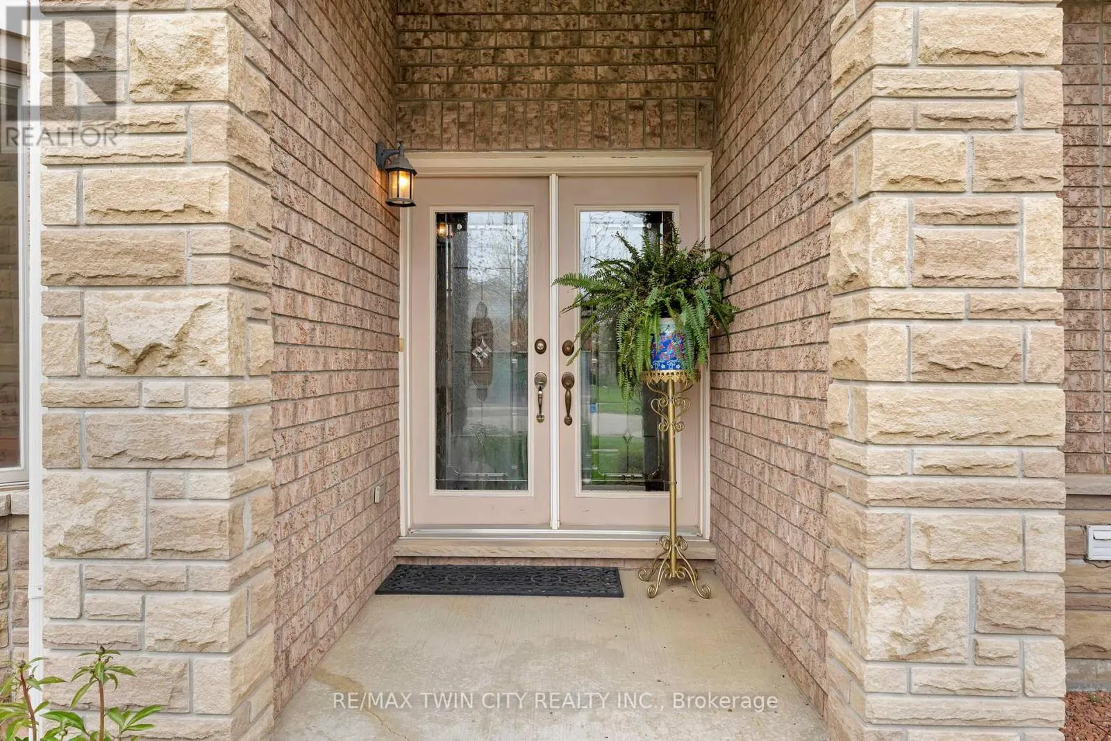 32 COBBLESTONE DRIVE