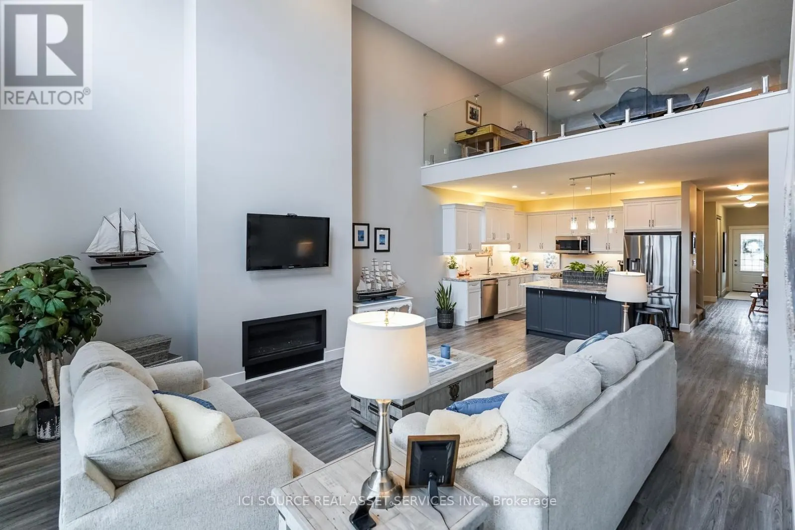 1306 15TH AVENUE E