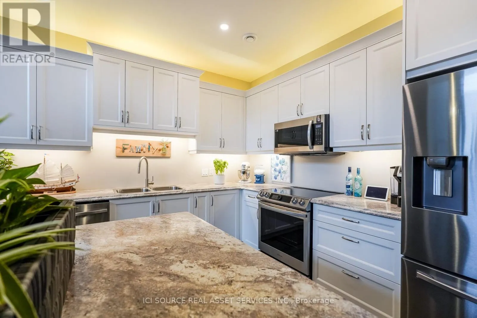 1306 15TH AVENUE E