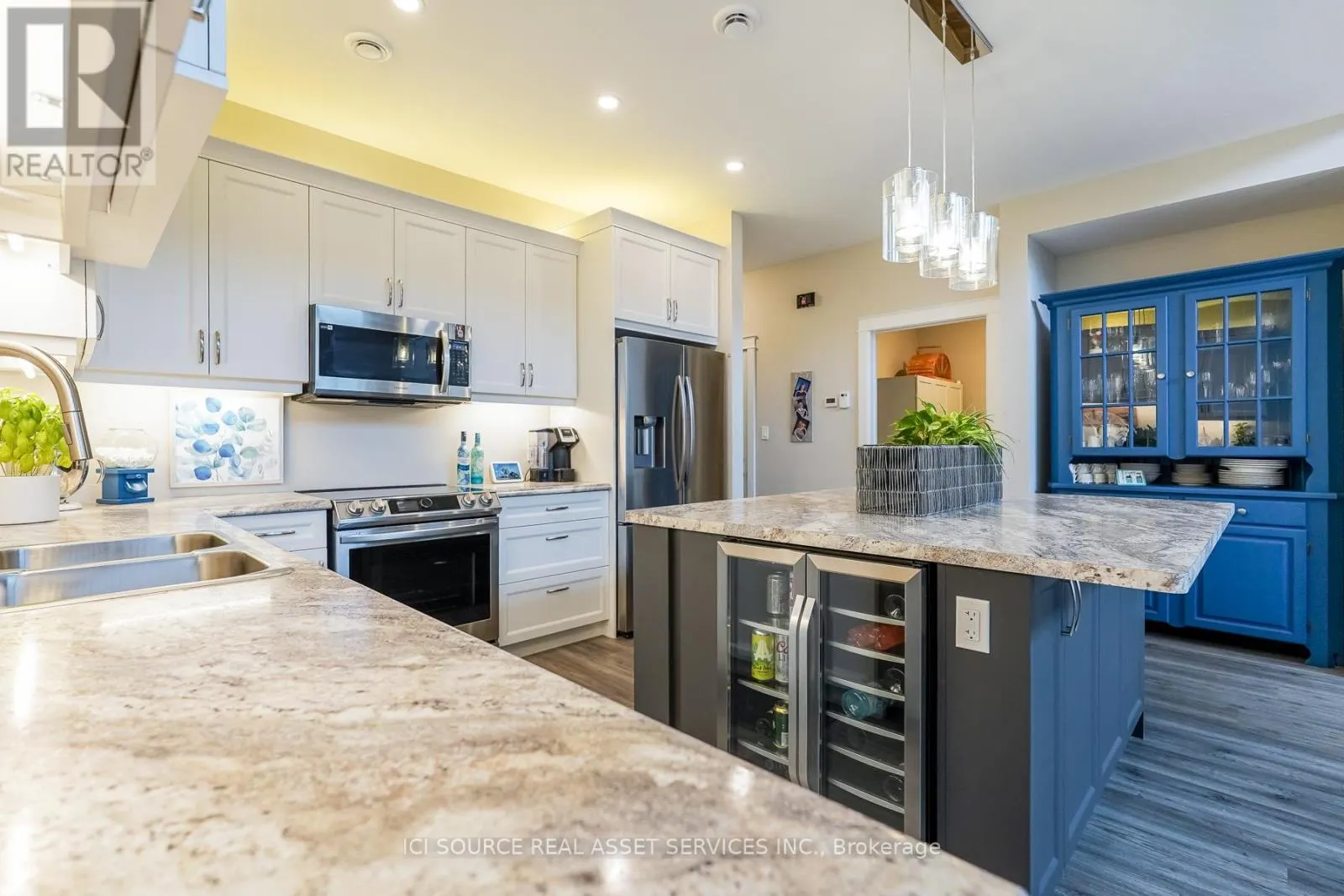 1306 15TH AVENUE E