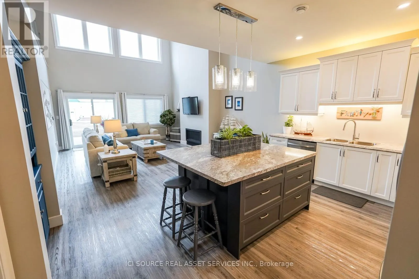 1306 15TH AVENUE E
