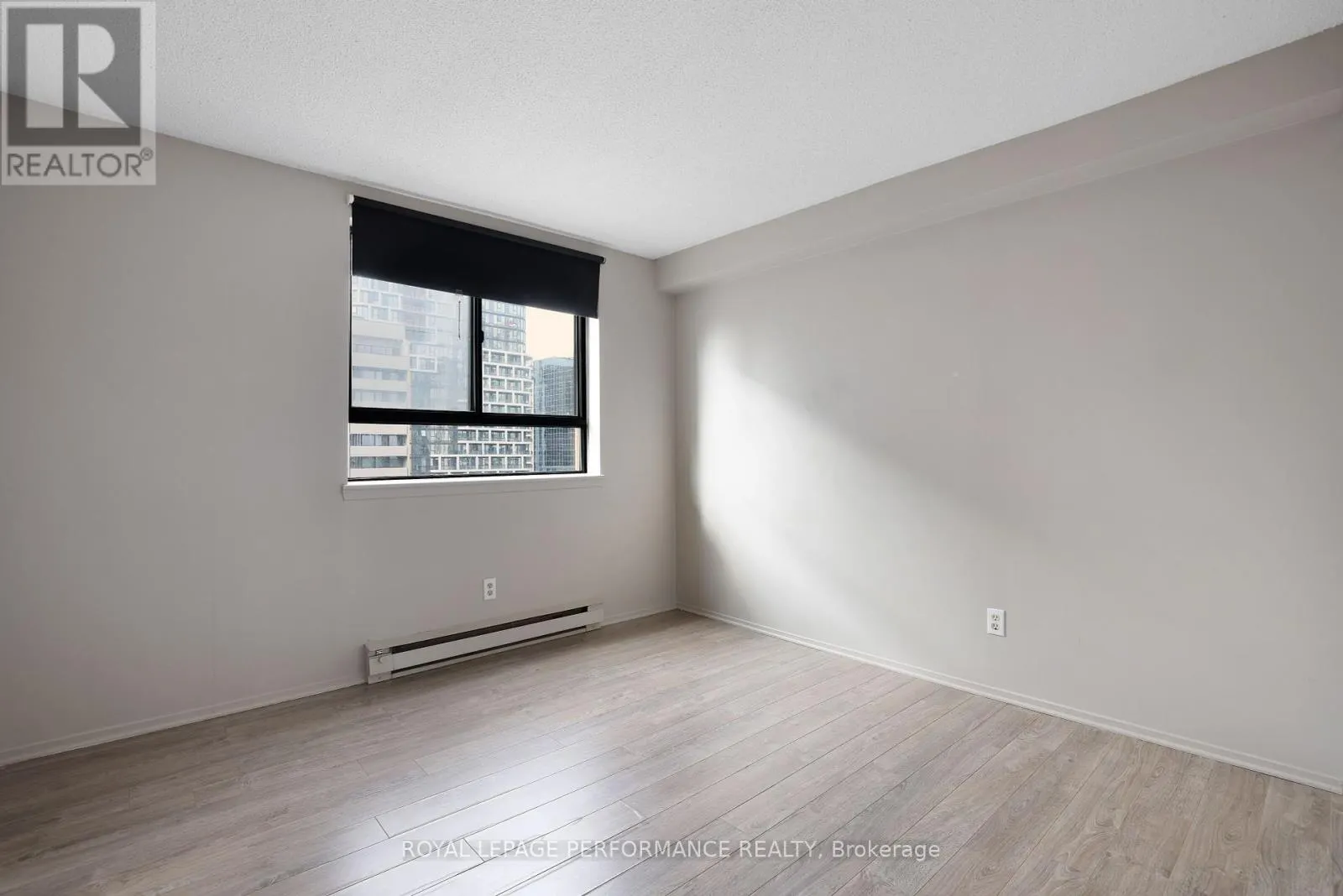1701 - 470 LAURIER AVENUE W