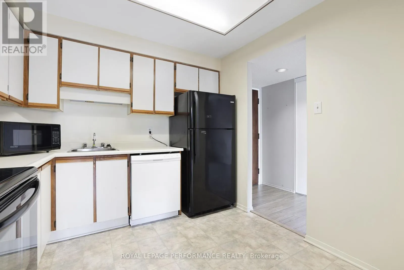 1701 - 470 LAURIER AVENUE W