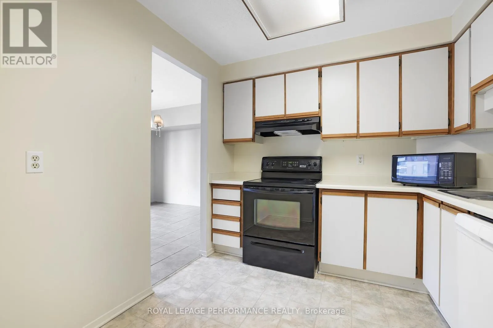 1701 - 470 LAURIER AVENUE W