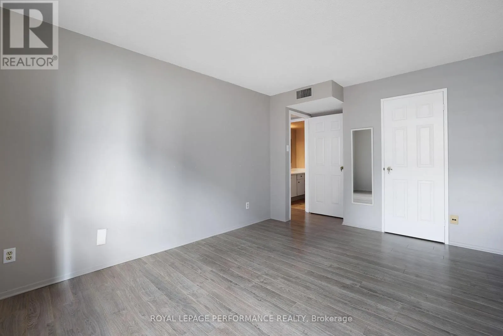 1701 - 470 LAURIER AVENUE W