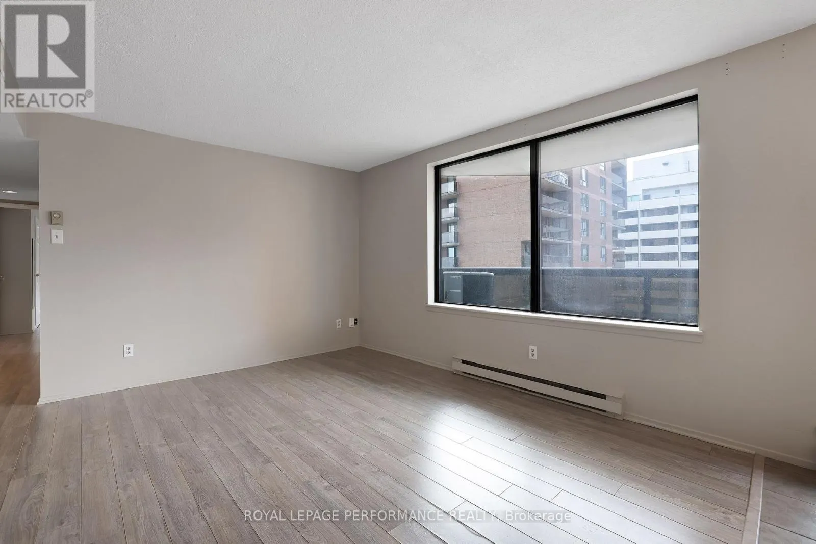 1701 - 470 LAURIER AVENUE W