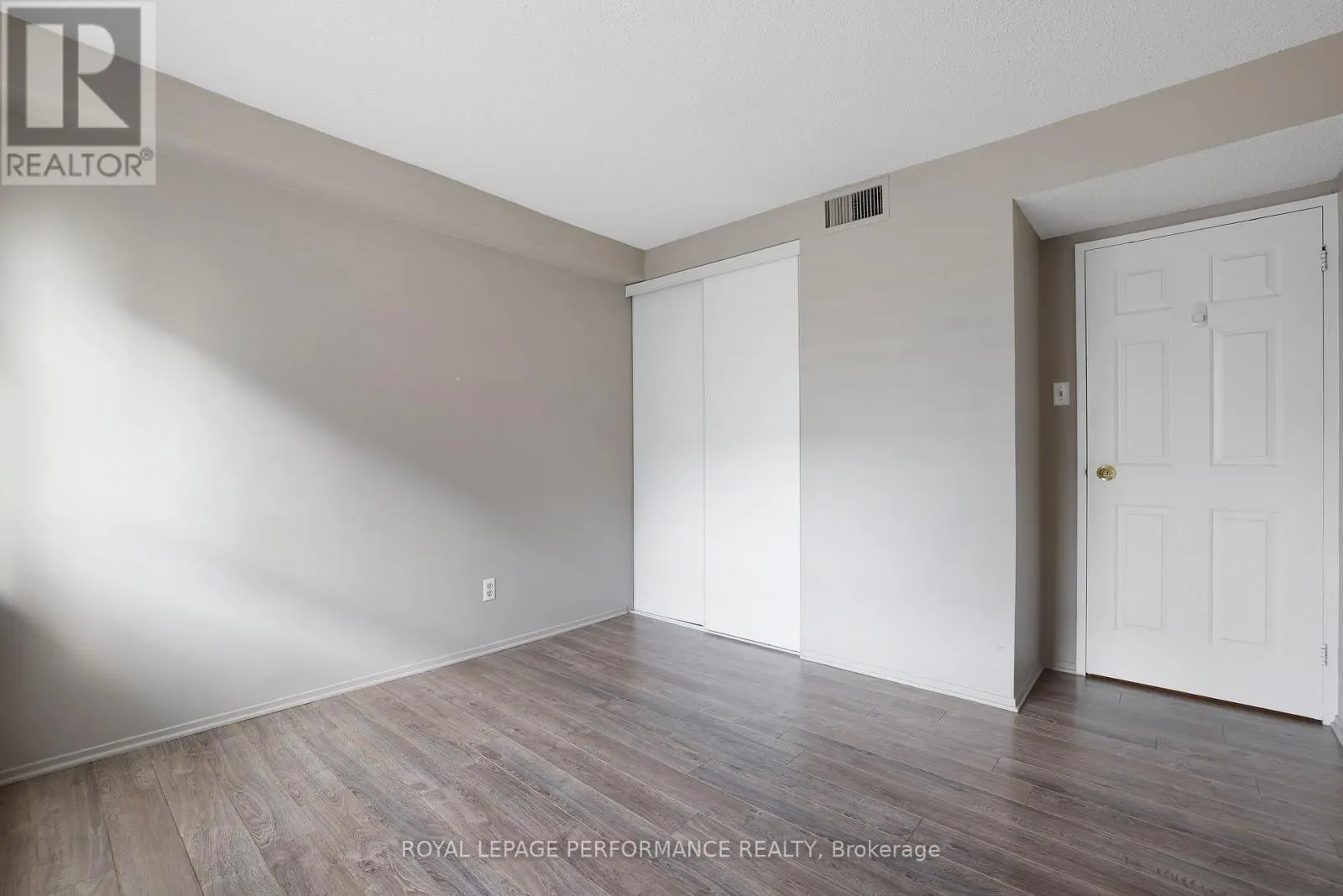 1701 - 470 LAURIER AVENUE W